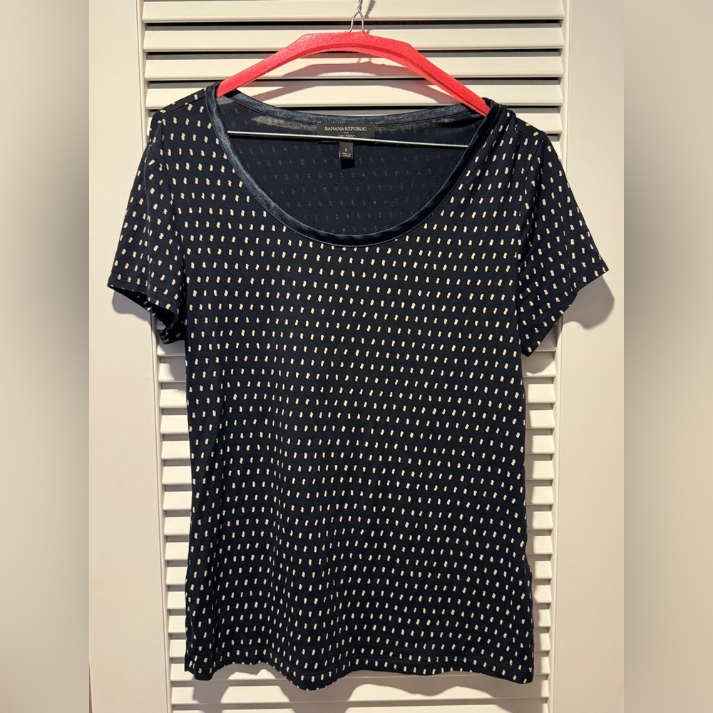 Banana Republic Navy and Cream Short Sleeve Top